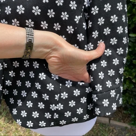 W BY WORTH Black White Floral Blazer 6 - Picture 9 of 13